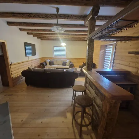 Karstwood Forest Retreat Dağ evi Planina (Notranjska)