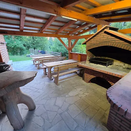Karstwood Forest Retreat Planina (Notranjska)