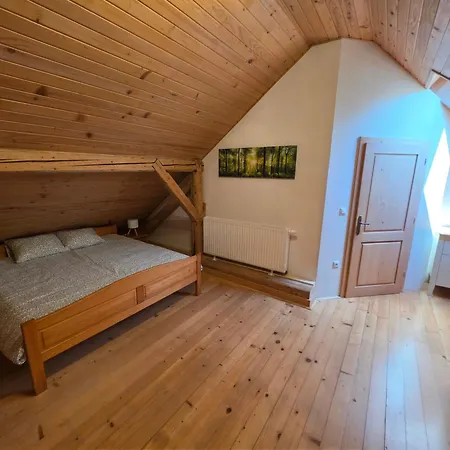 Dağ evi Karstwood Forest Retreat *
